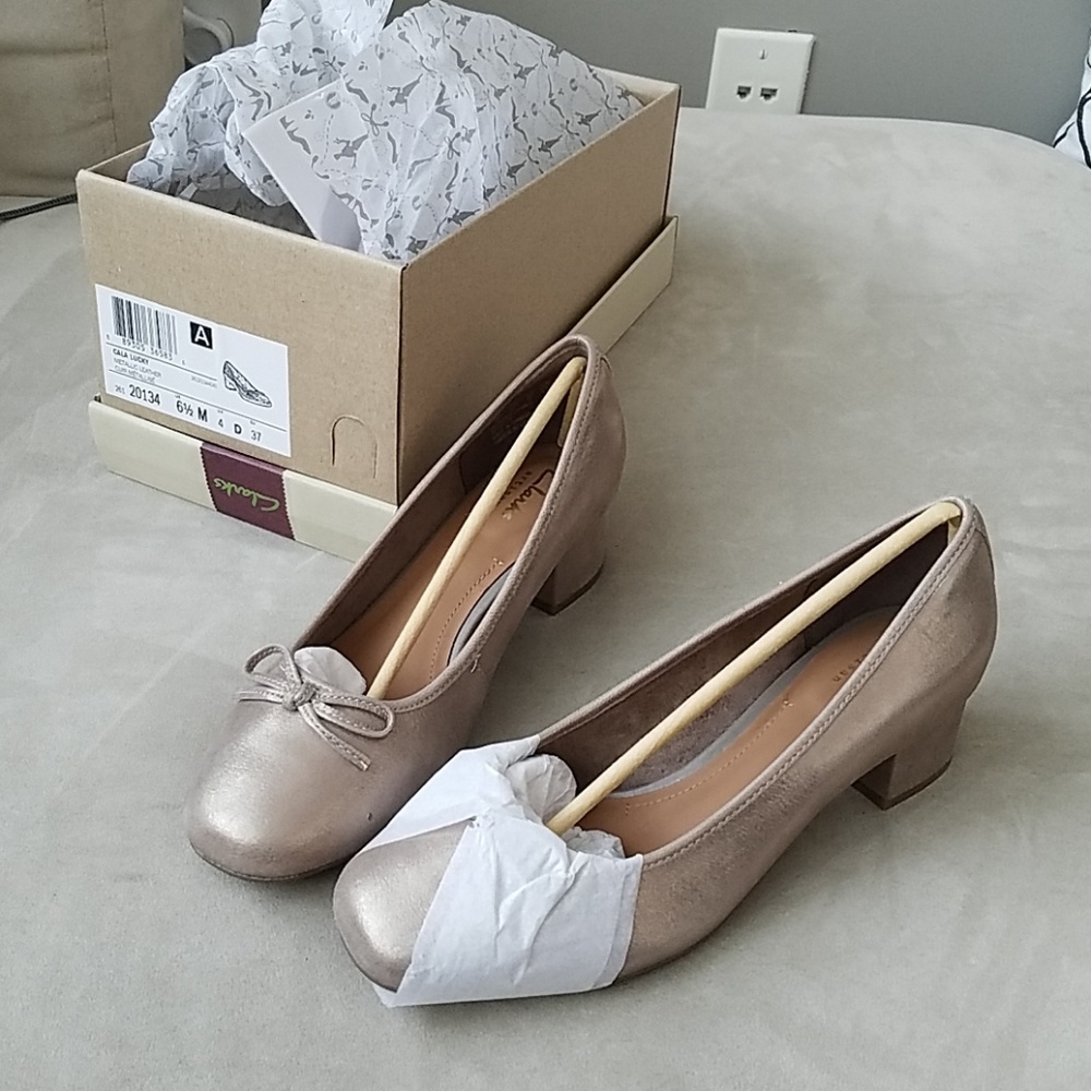 NWT Clarks Cala Lucky Metallic 2" heel pumps